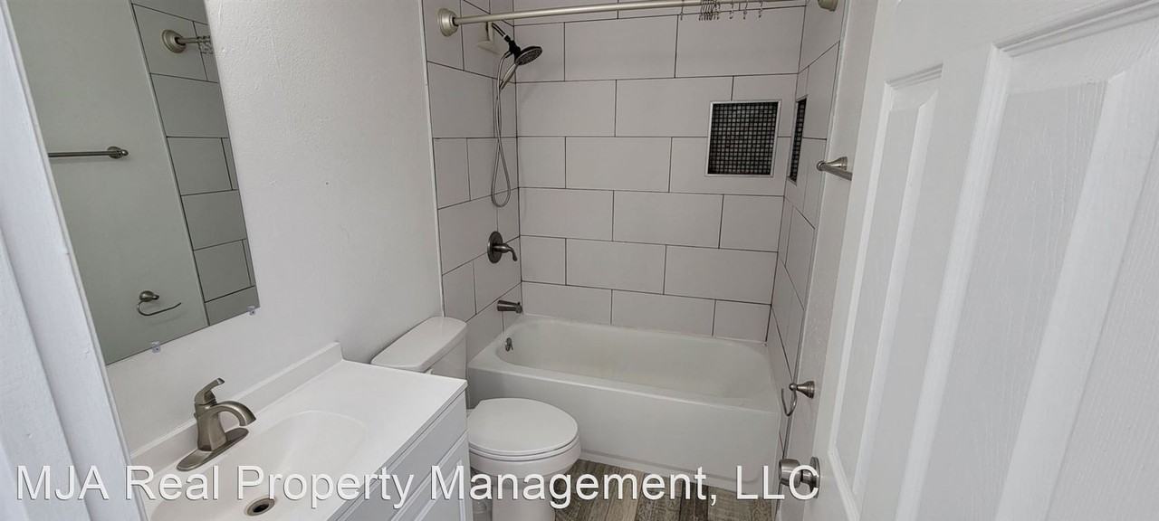 7657 West 3100 South - Duplex - Photo 3 of 14