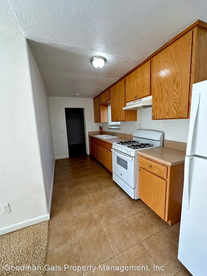 2282 Maple St  units 1-3 - Photo 3 of 8