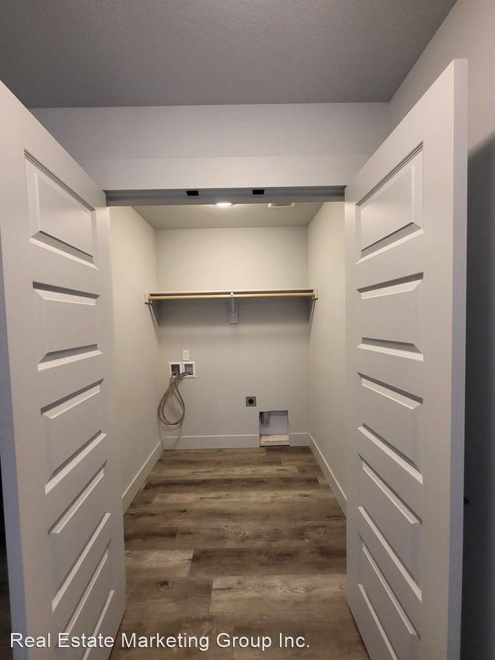 201 & 203 Oak St - Photo 3 of 14