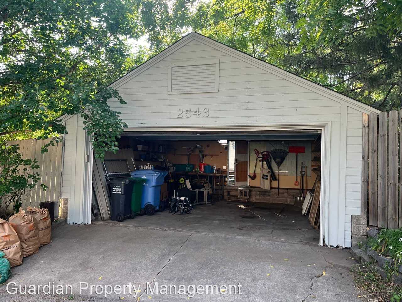 2543 Buchanan St Ne - Photo 2 of 27