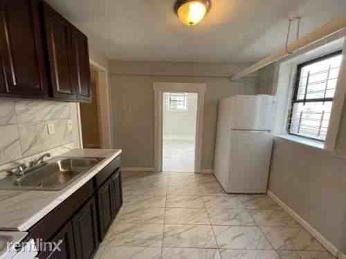 575 Highland Ave - Photo 2 of 4