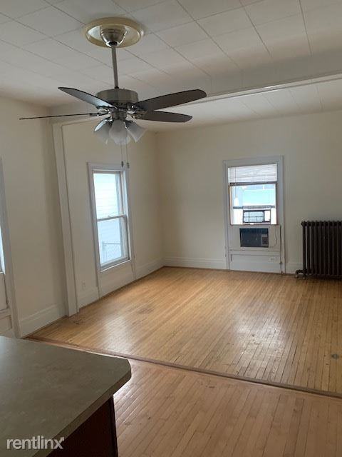 724 Oak St - Photo 2 of 5