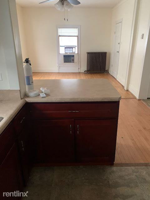 724 Oak St - Photo 3 of 5