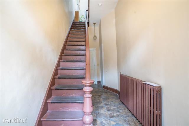 814 28th St - Photo 2 of 5