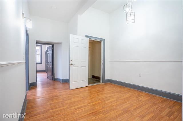 814 28th St - Photo 3 of 5