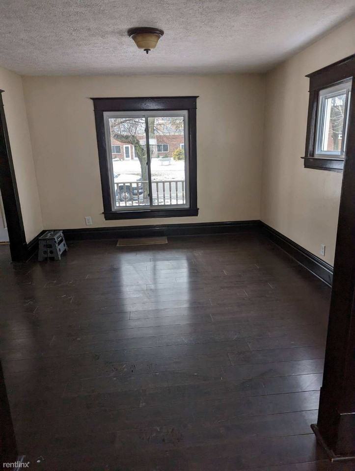 1116 N Pine St - Photo 3 of 11