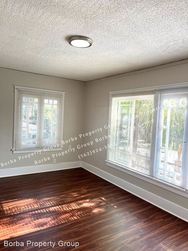 325 W. 10th St. - Photo 3 of 12
