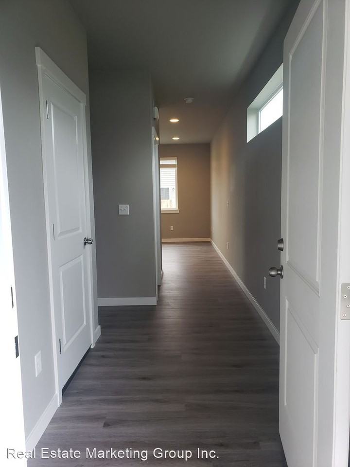 203 Susan St Units A & B - Photo 3 of 18