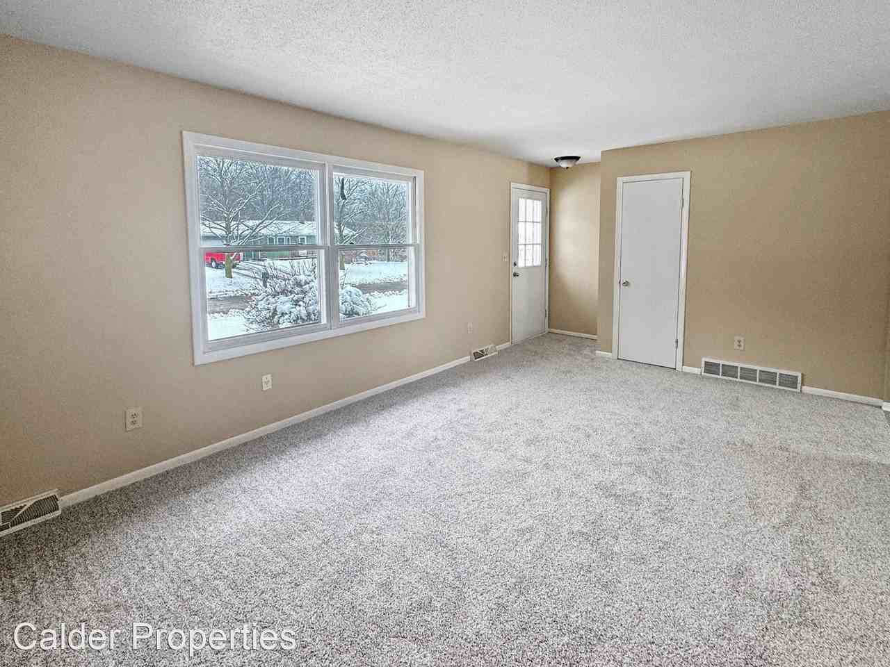 5573 Rockbluff Dr Ne - Photo 3 of 17