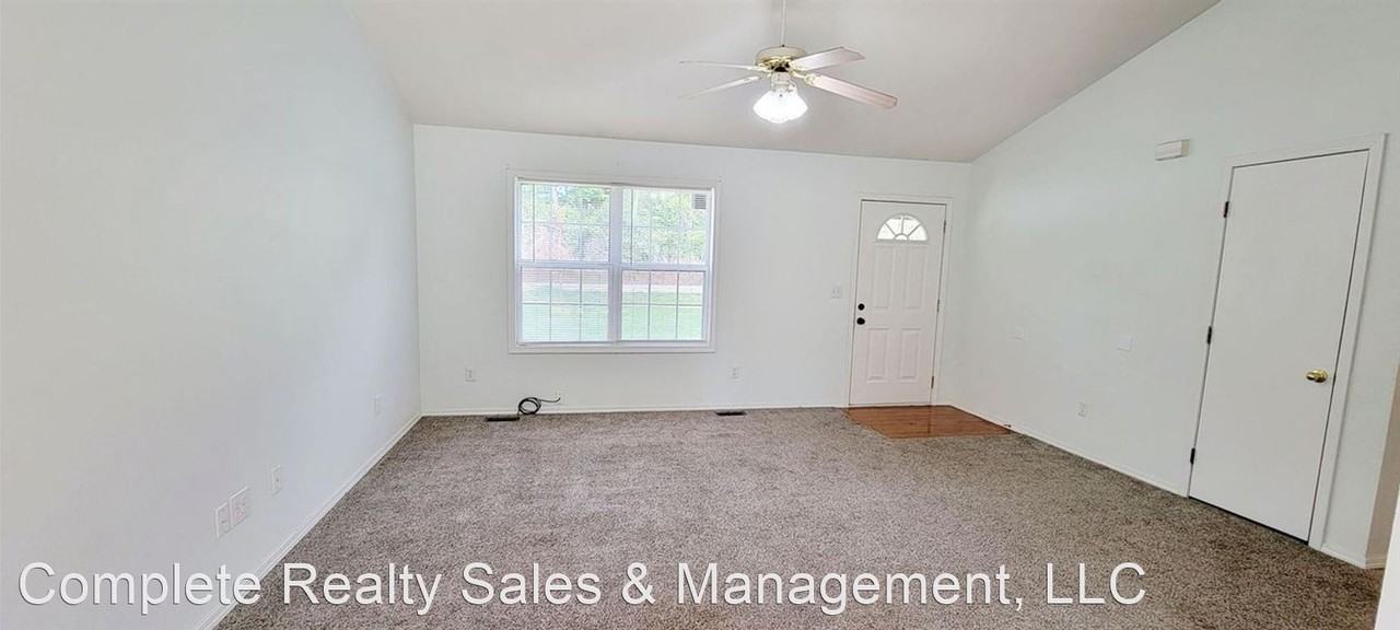 410 E Bumgarner Blvd - Photo 2 of 9