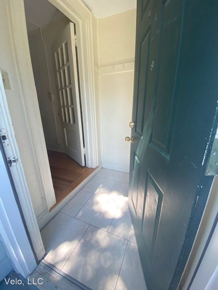 378 Crown St - Photo 3 of 23