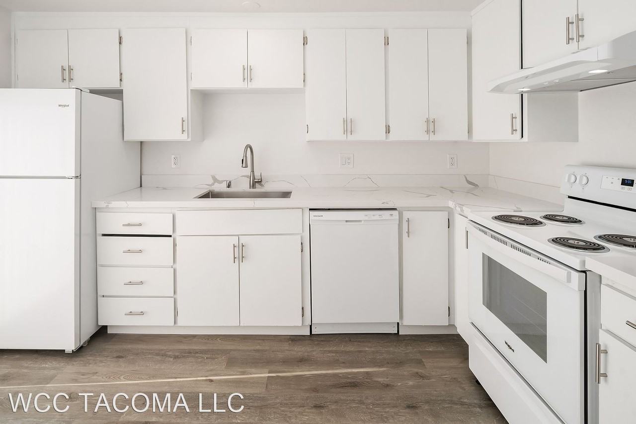 1521 E 38th Street - Photo 2 of 11