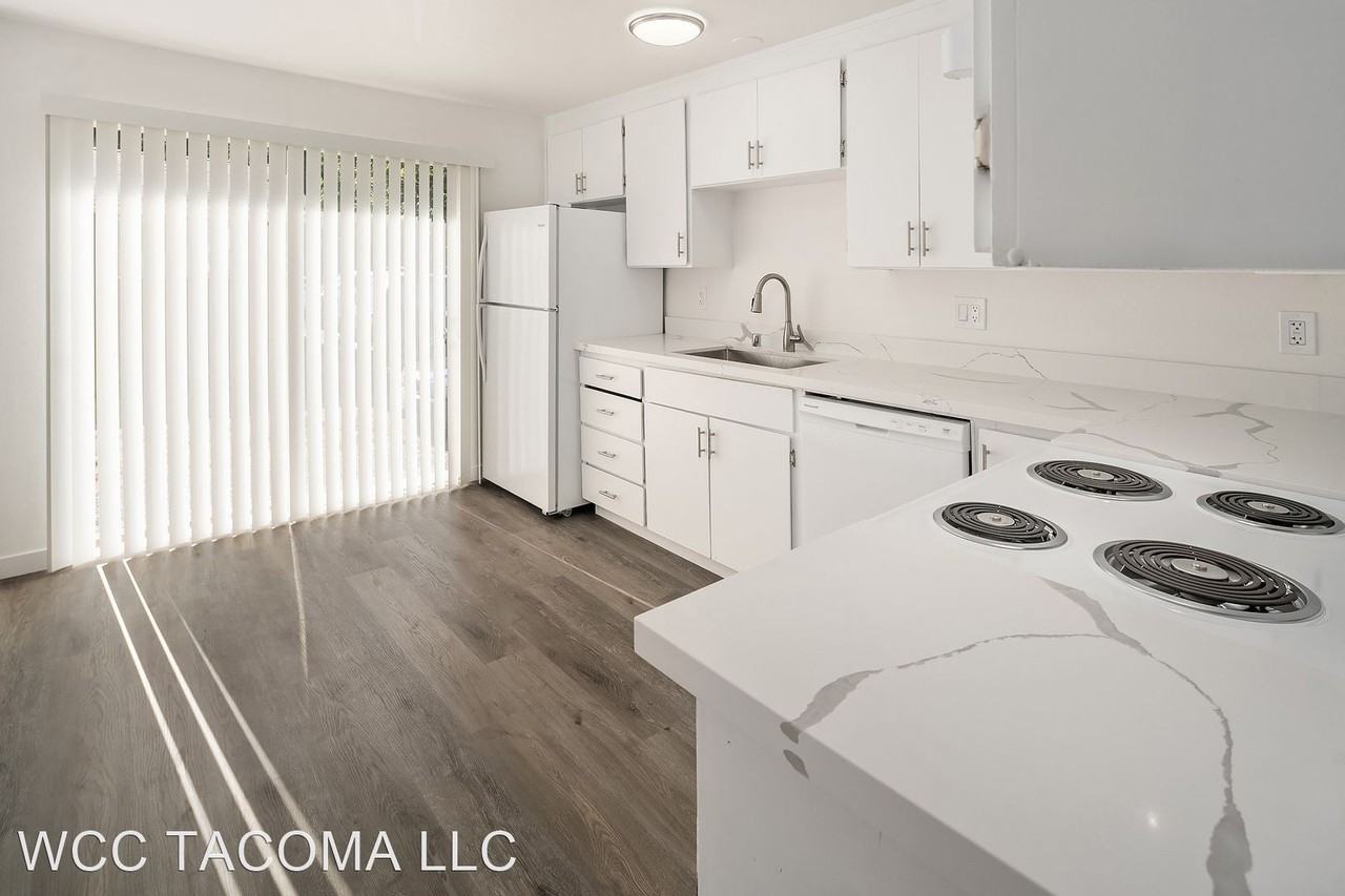 1521 E 38th Street - Photo 3 of 11