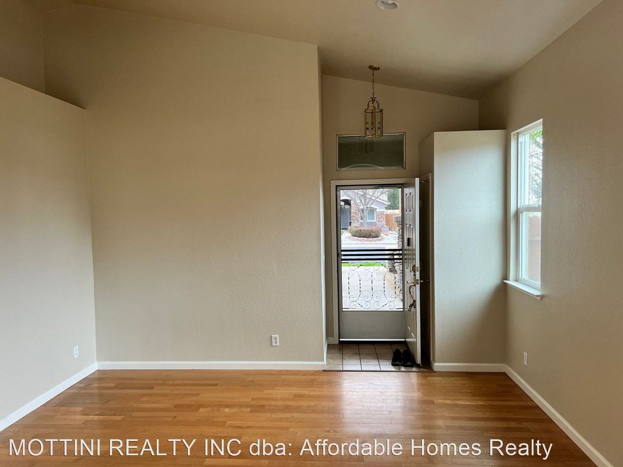 562 Hillswick Cir - Photo 3 of 20