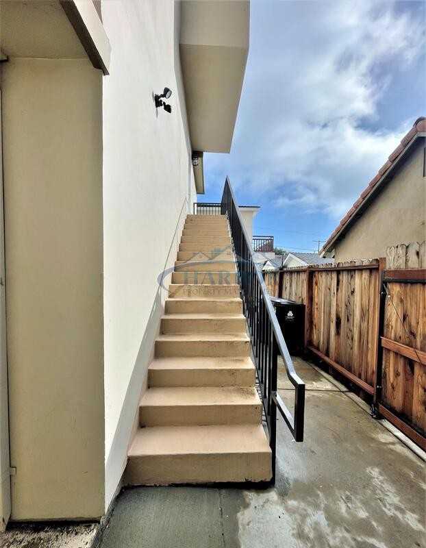 1072 1/2 W 25th St - Photo 3 of 14