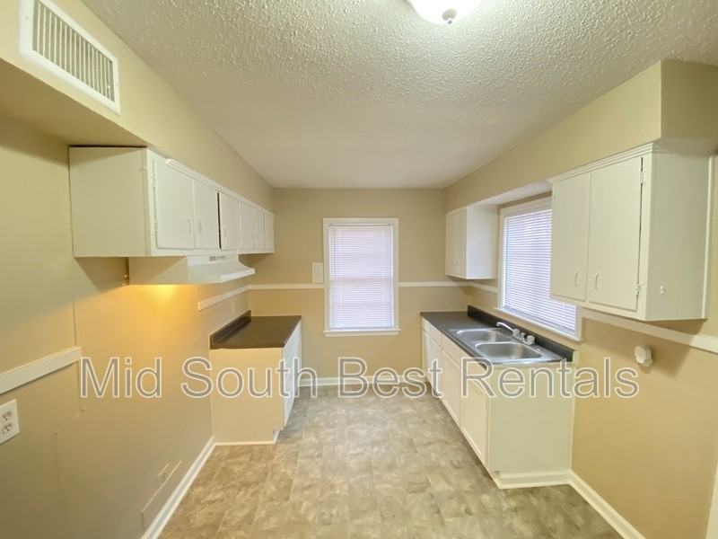 492 Jeanne Dr - Photo 3 of 8