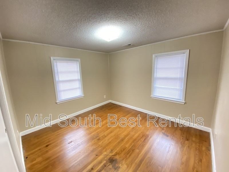 492 Jeanne Dr - Photo 5 of 8