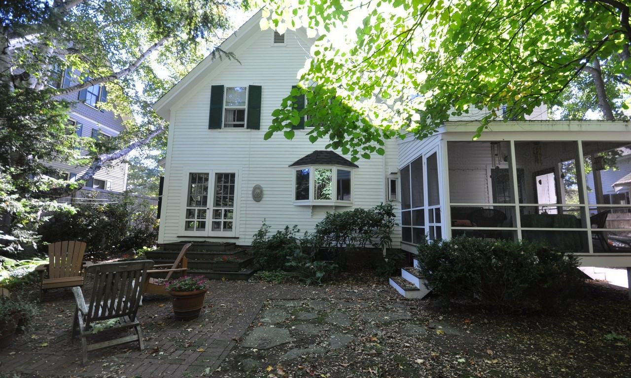 166 Hubbard St - Photo 2 of 17