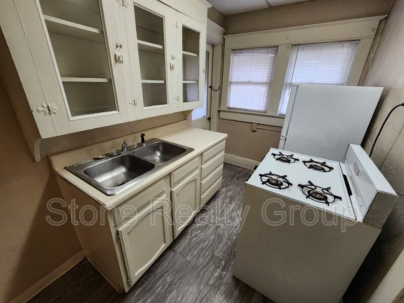 502 S 5th St - Photo 4 of 8