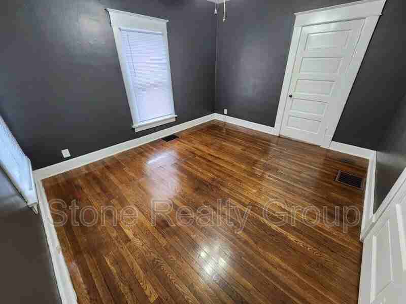 827 S 24th St - Photo 5 of 9