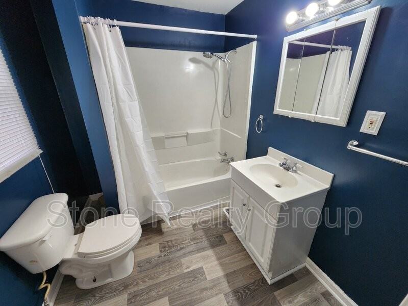 827 S 24th St - Photo 6 of 9