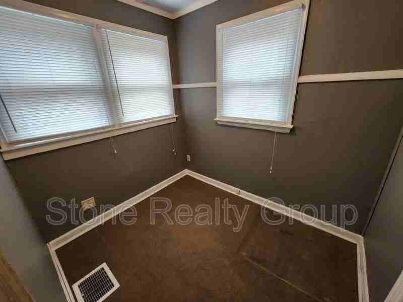 827 S 24th St - Photo 7 of 9