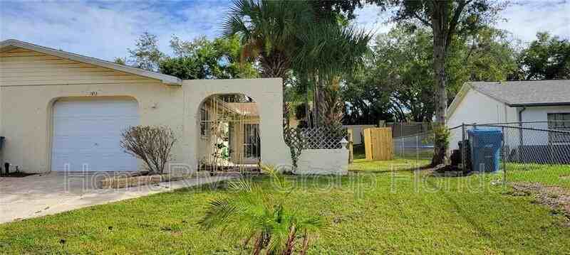 7453 Canterbury St - Photo 2 of 13