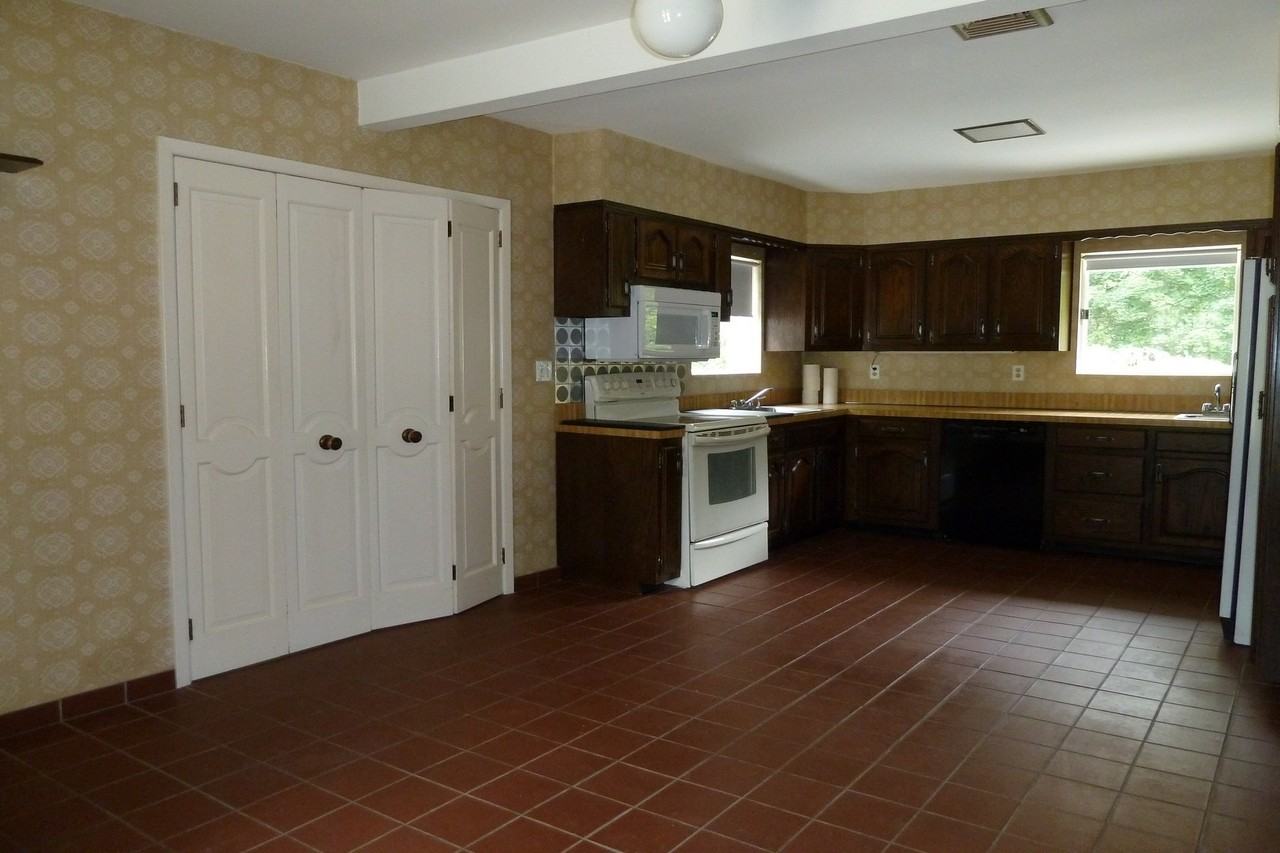 483 Woodbury Rd - Photo 3 of 15