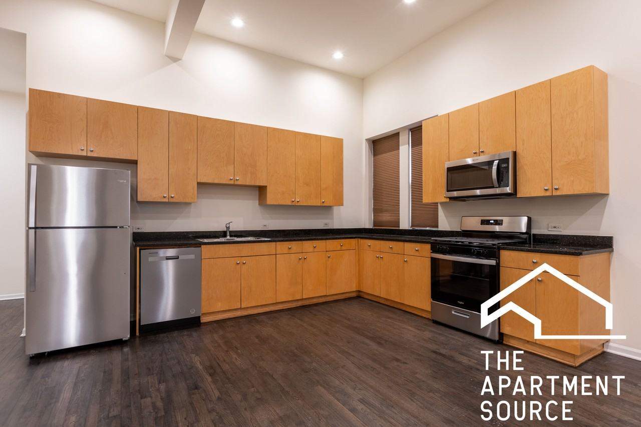 1260 N Greenview Ave #1R