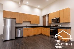 featured image of 1260 N Greenview Ave #1R