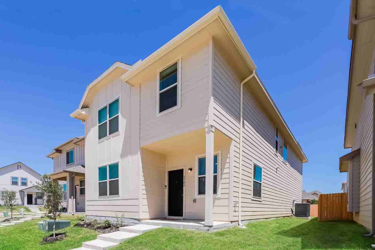 5505 Shore Point Trl - Photo 2 of 16