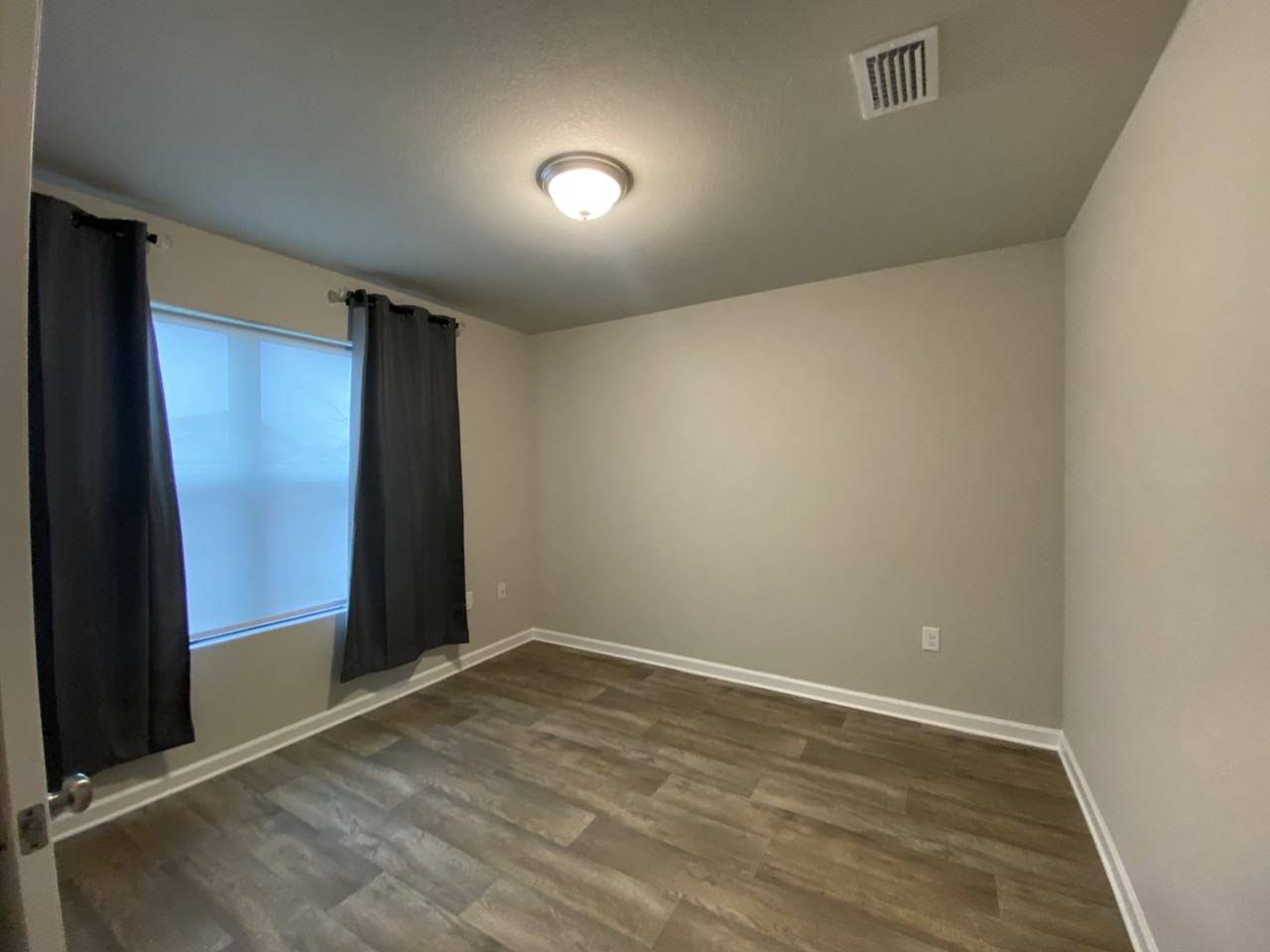 10605 Wales Ln - Photo 3 of 15