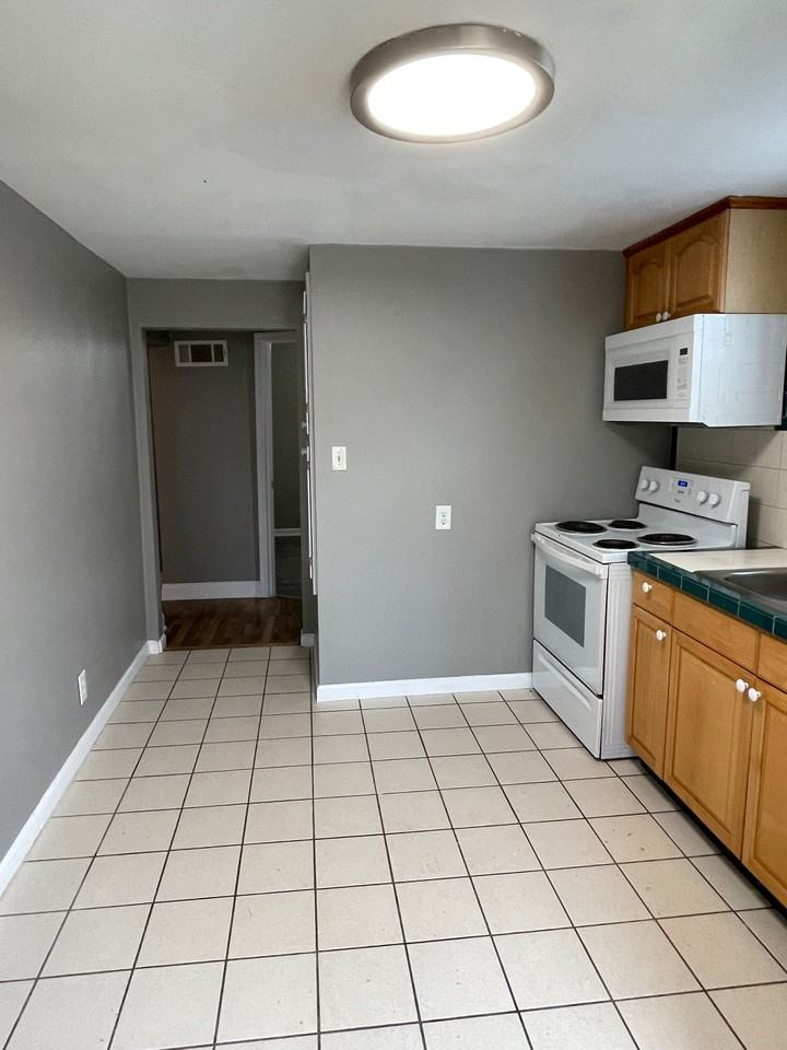 4831 Gardenville Ave - Photo 3 of 11