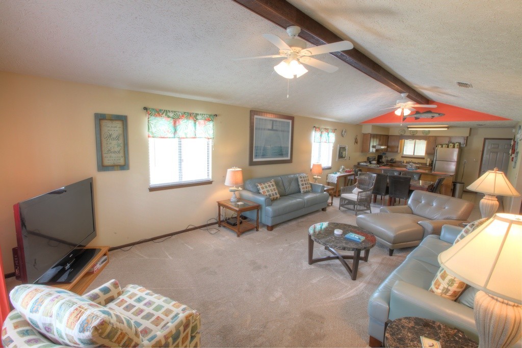 138 Crane St - Photo 2 of 20