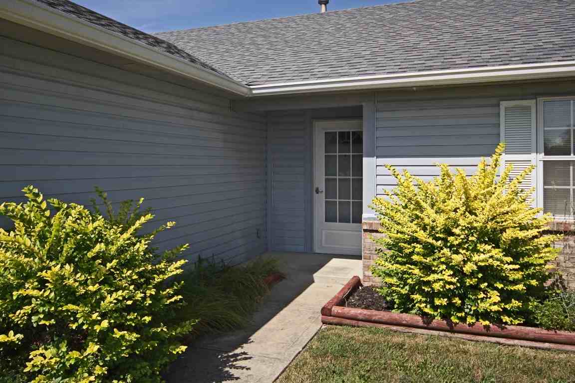 2635 Fox Valley Pl - Photo 2 of 20