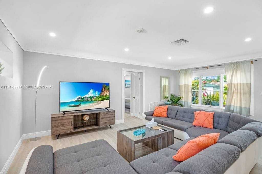 5320 Ne 16th Ter - Photo 5 of 41