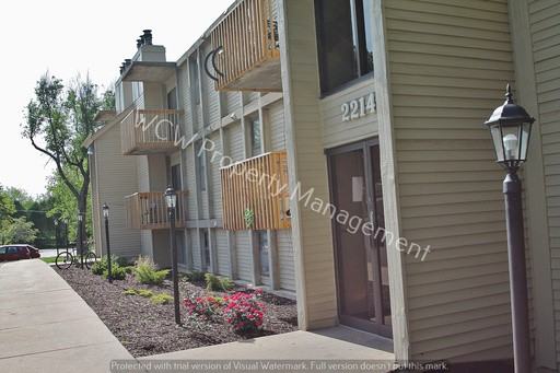 2220 SW 11th St - Photo 3 of 17