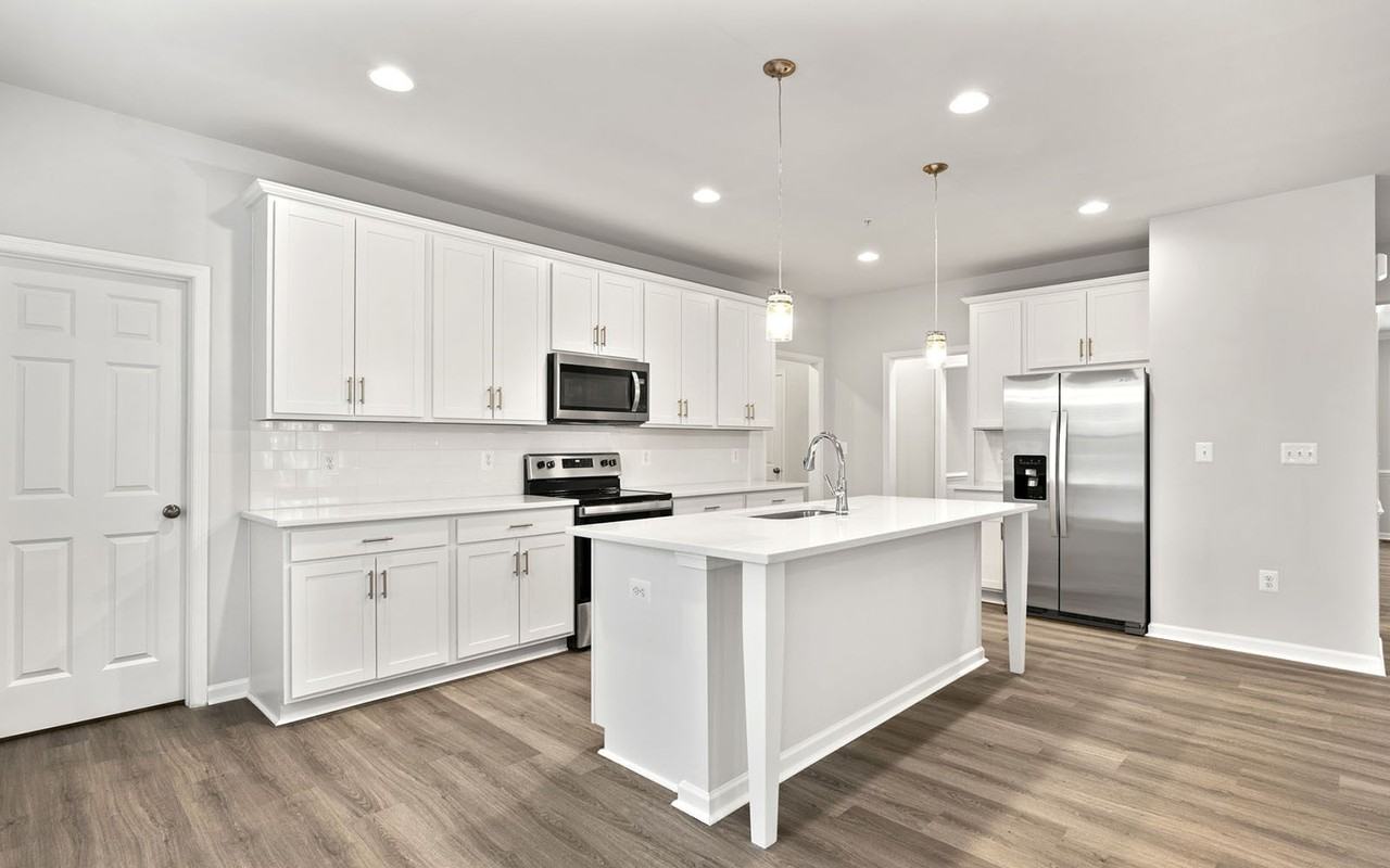 15090 Carriage Cir - Photo 2 of 22