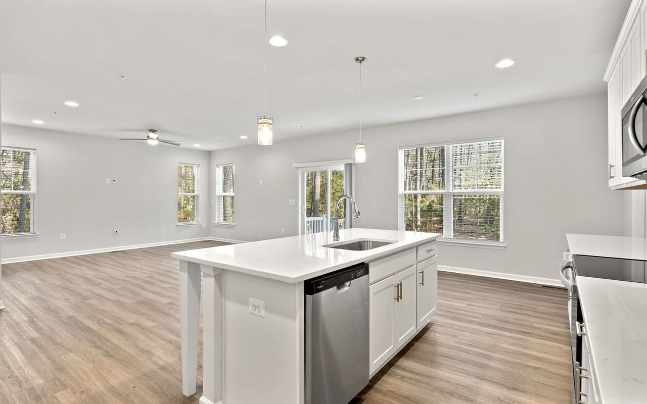 15090 Carriage Cir - Photo 3 of 22
