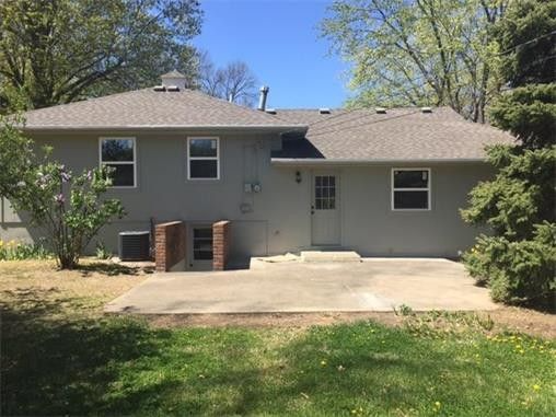 11303 Norton Ave - Photo 2 of 10