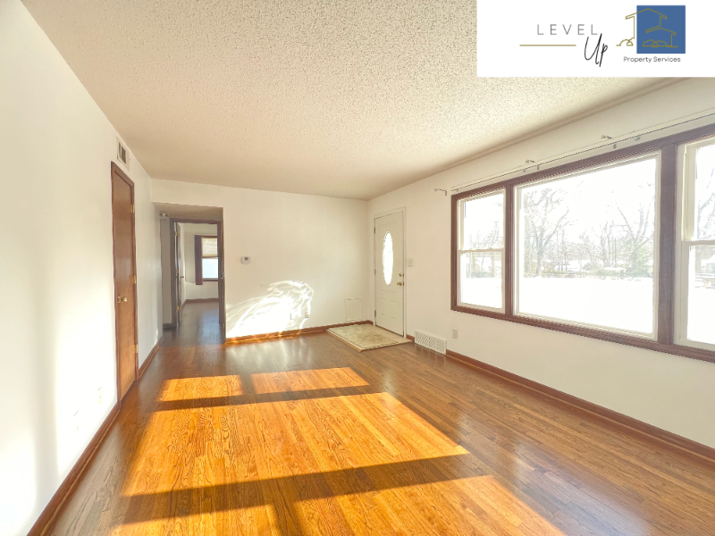 5716 W 71st St - Photo 3 of 10