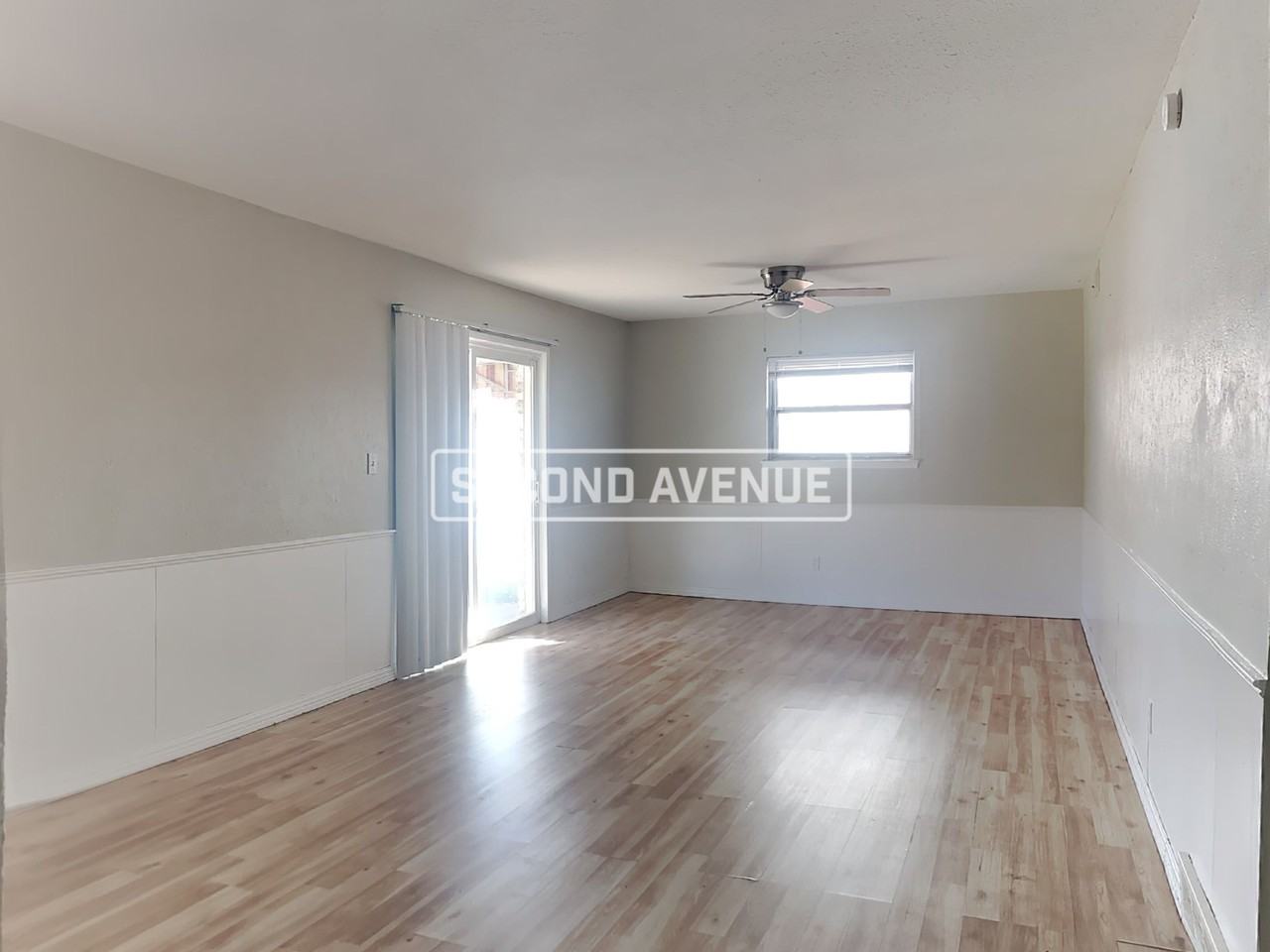 6301 S Hillcrest Dr - Photo 2 of 15