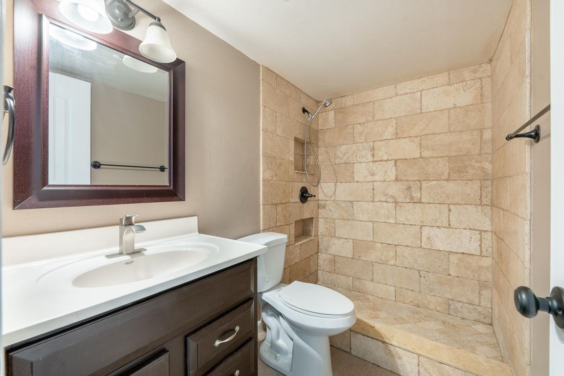 2319 Tamarind Dr #102 - Photo 2 of 6