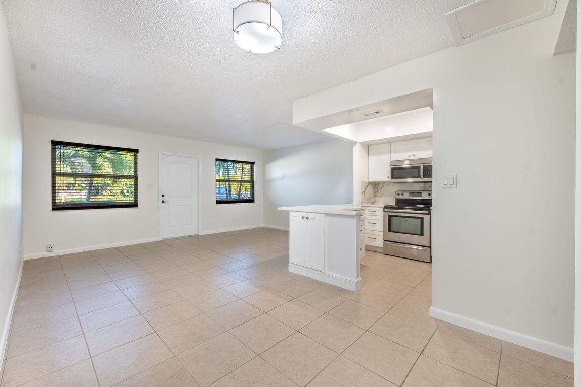 2319 Tamarind Dr #102 - Photo 3 of 6