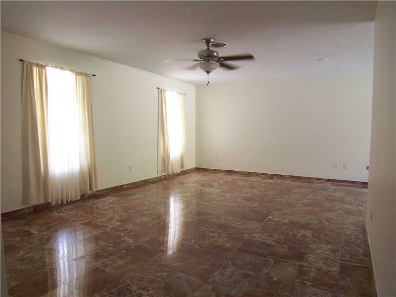 8645 Southwest 94 Avenue - Photo 3 of 6