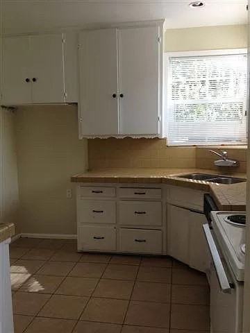 2538 La Siesta Dr - Photo 2 of 13
