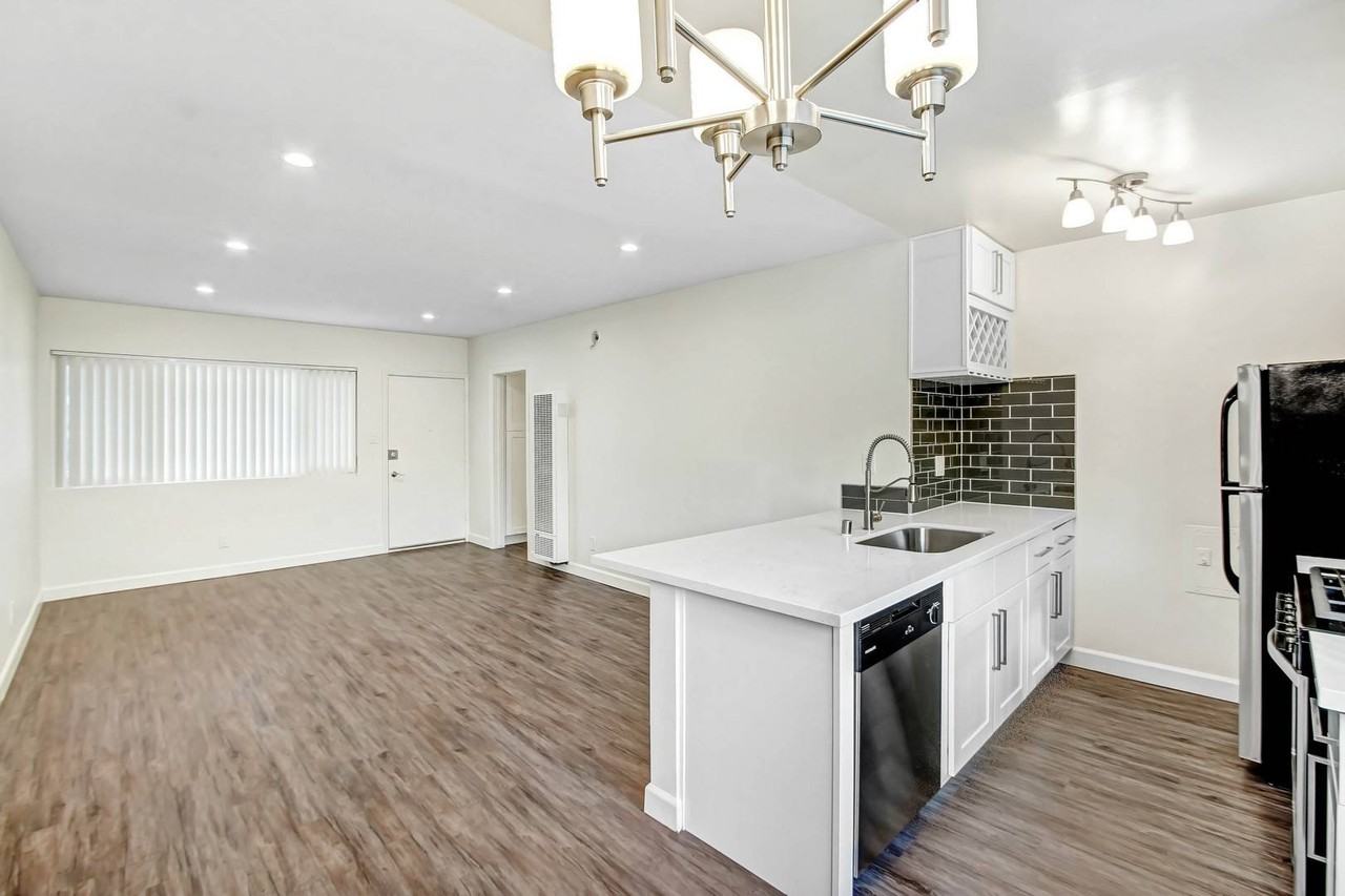 The Palm @ Valley Glen - Photo 4 of 64