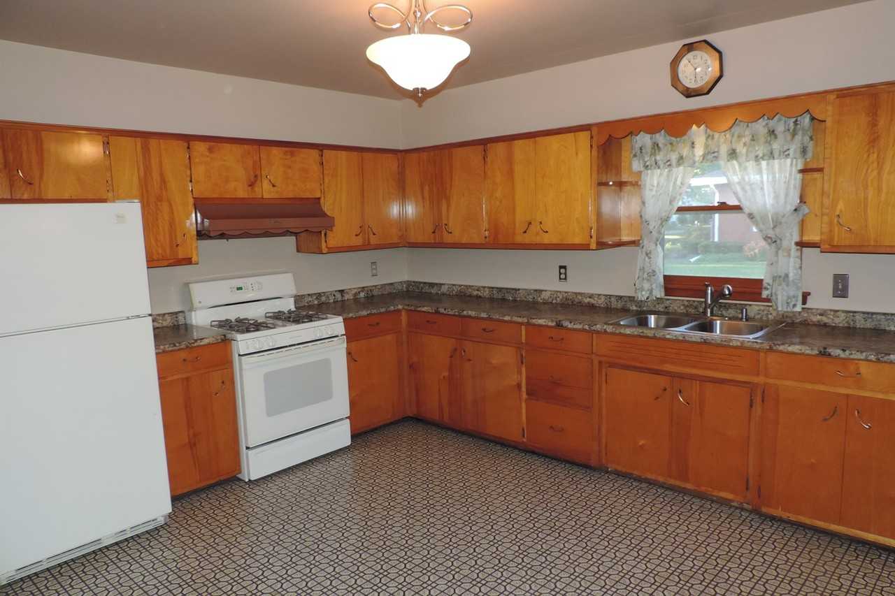 300 Thelma St - Photo 3 of 10