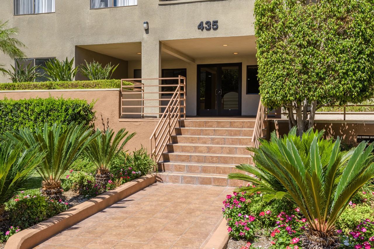 Hawthorne Apartments - Photo 3 of 50