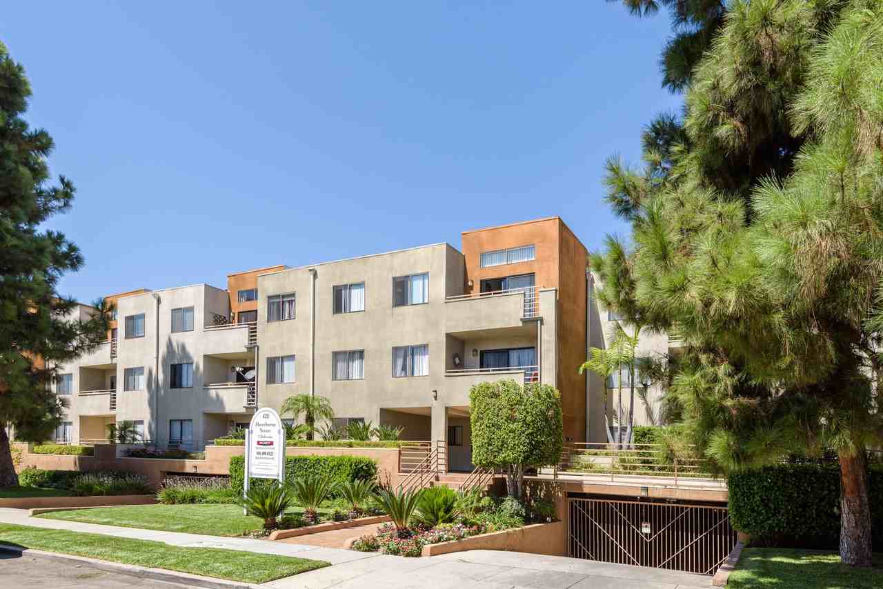 Hawthorne Apartments - Photo 4 of 50